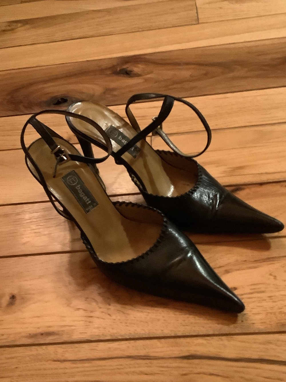 Bagatt made in Italy  Black leather Pointed Ankle-Strap Heels size 35
